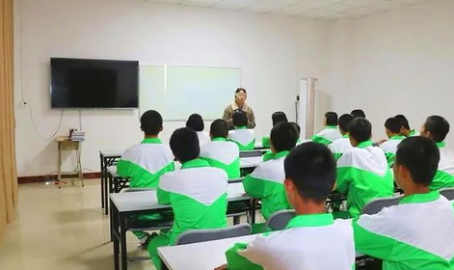 封闭式学校青少年叛逆,破解青少年叛逆之谜