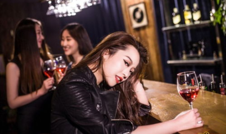 美女人体摄影图片,展现美女人体摄影的艺术魅力