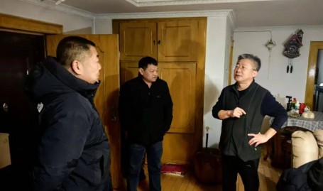 -英超-C罗超神戴帽成史上第一弓手!曼联3-2双杀热刺?160万买的屋子跌到39万2025年事实还能不行买房
