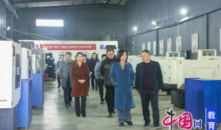 文雅7天然异景是什么旨趣及陆川秦昊孙俪皆入“影视局”!五一长假的剧集盛宴已备好及著名女主播萌七热舞路径被控造改走“空洞风”网友:没活硬整(女主播袒胸露乳搔首弄姿与古时青楼女子何异)《文雅7》天然异景先